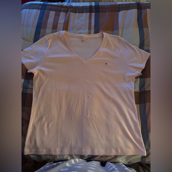 NWOT Tommy Hilfiger Light Pink V-Neck Top - Picture 1 of 4